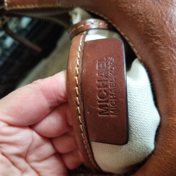Michael Kors leather handbag. Good used condition. - Picture 6 of 8
